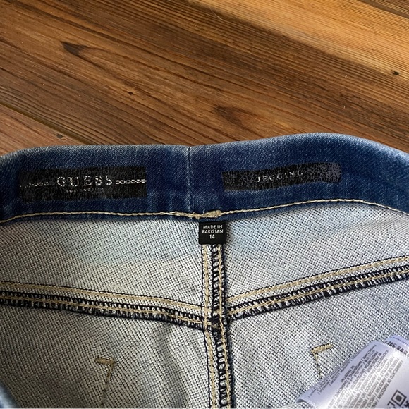 Comfy, Flexible Guess Jeggings - Picture 7 of 7